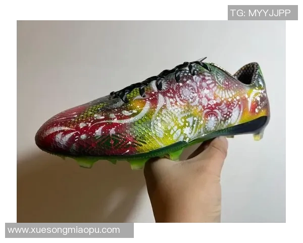 足球明星在比赛后喝自己球鞋里的水引发热议 网友热议其背后隐含的含义